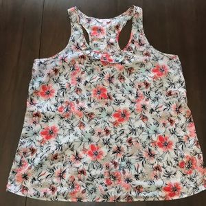 Candie’s flowy floral tank